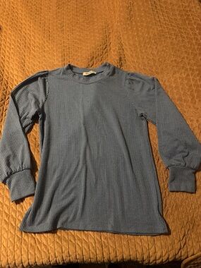 NWOT Women's Ribbed Long-Sleeve Top in Dusty Blue. LARGE.